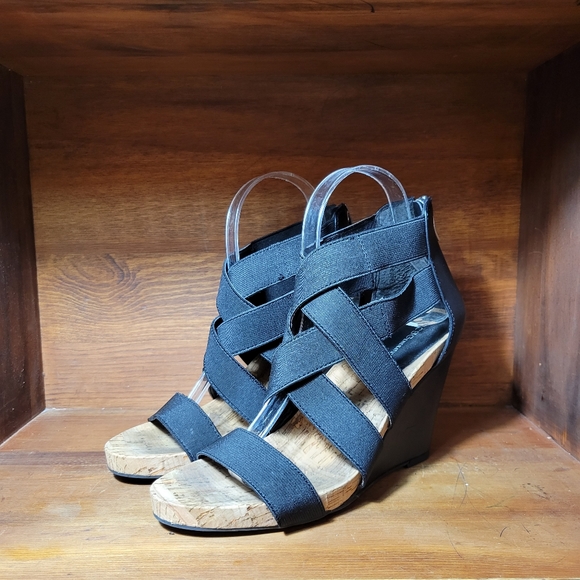 BCBGERATION Bevlea-X Wedge Heel 7 - Picture 4 of 7